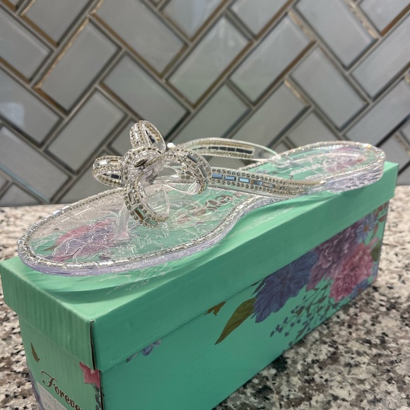 Clear Rhinestone Jelly Sandals 💎 - Picture 4 of 5